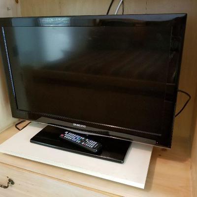 Lot # 68 - $85 30" Samsung TV  
