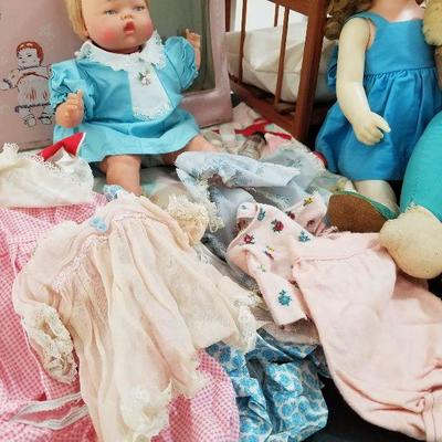 Close up pic of Doll clothing from previous pic of Lot # 105  