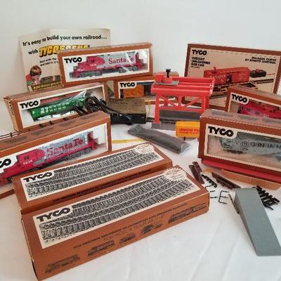 Lot # 94 - $130 Tyco Train Set with Manuals Tyco Power Pack included. (Not sure if every piece is in set)