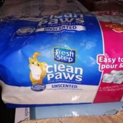 34.2 Pounds Clean Paws Unscented Low Tracking Clumping Cat Litter, Grey
