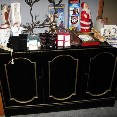 3 door black dresser   BUY IT NOW $ 85.00   SOLD
Santa SOLD