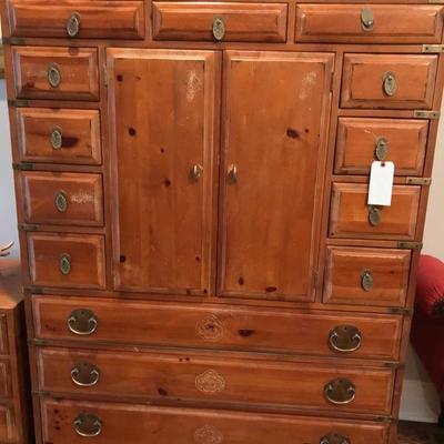 Henredon Chinese multi-drawer cabinet $550
