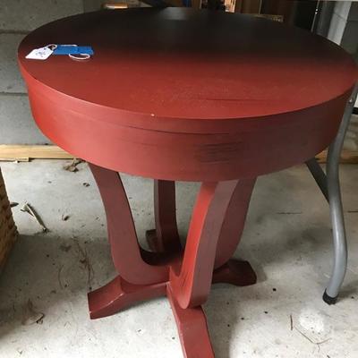 Round end table $45