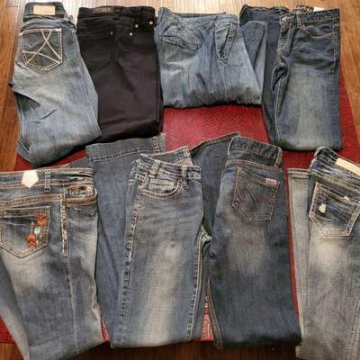 8 Pairs of Womens Jeans
Ariat Size 27L, Rock & Roll Denim Cowgirl Size 26x36, Ariat Size 26r, Cruel Denim Hannah Size 26/1XL, Tin...