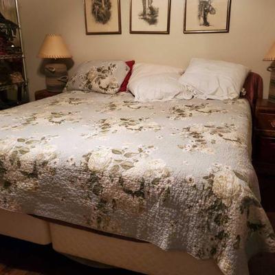 7-Piece King Size Bedroom Set
Includes king size bedframe, two nightstands (15" x 14" x 26"), two lamps (25" tall),...