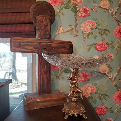 6803: Wooden Cross and Metal and Glass Table decor
Cross measures approx 16"x26" Glass/Metal dish measures approx...