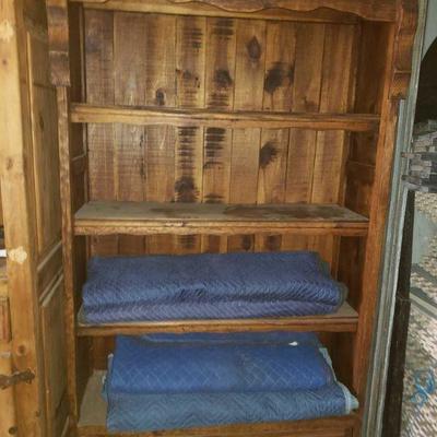4201: Wooden Bookshelf with Bottom Storage Drawer
Blankets NOT included. Measures approximately 6.5' x 4' x 16
