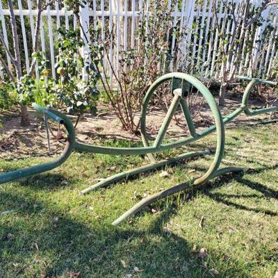 10016:Metal Teeter Totter
Measures approx 118" x 34" x 35"