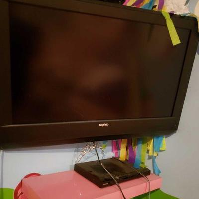 9502: 32" Sanyo TV with Sony DVD Player
Dvd player model 5R200P