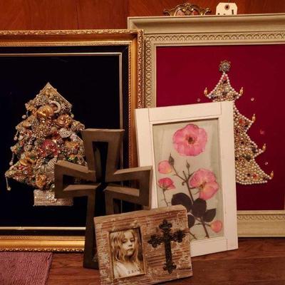 5 Wall Decor Items
Measures approx from 9.5"x7" to 22"x26"