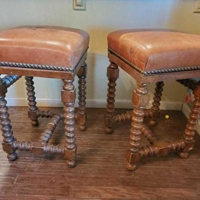 6805: 2 Swivel Cushioned Bar Stools
Measures approx 19"x19"x30"