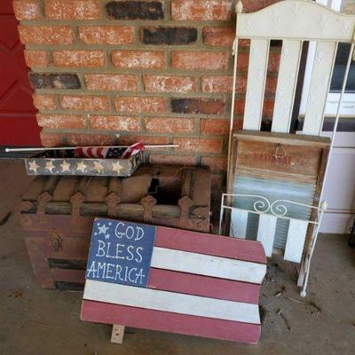 5025: Wooden Chest, Magazine Rack and House Decor
Wooden Chest, Magazine Rack and House Decor