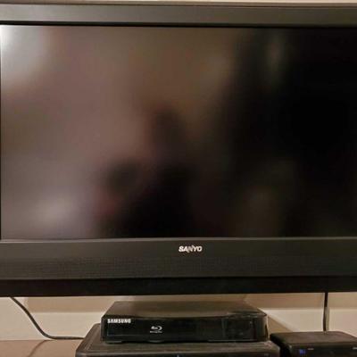 Sanyo 32" TV with Samsung Blu-ray Player
Sanyo 32" TV with Samsung Blu-ray Player