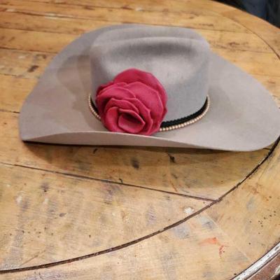 6011: Rowdy Rose 7x Beaver Cowboy Hat
Rowdy Rose 7x Beaver Cowboy Hat