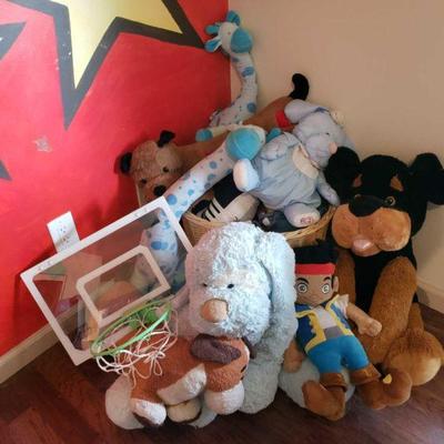 Stuffed Animals and More !
Stuffed Animals and More! Items Include Wooden Woven Basket, Blankets, Door Basket Ball Hoop