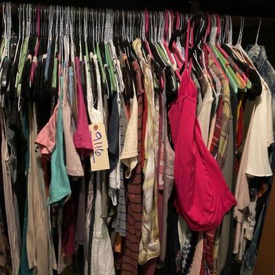 Approximately 150 Name Brand tops in Great Condition
Includes brands from Wrangler, Cruel Denim, Rowdy Rose, Free People, cleobella,...