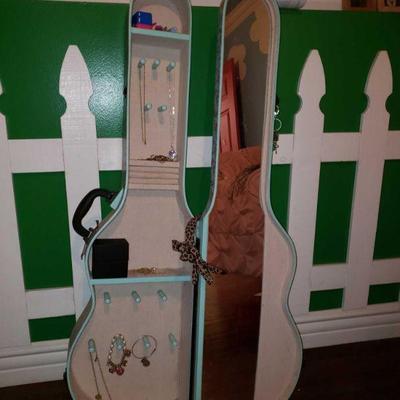 9505: Guitar Shaped Jewelry Box with Assorted Jewelry
Measures approx 44" x 16" x 5"