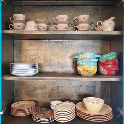 Misc Kitchenware
Bowls, teacups, saucers and plates