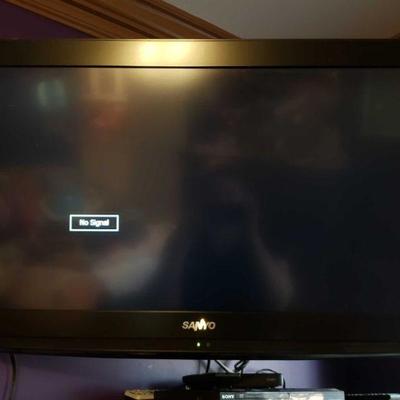 9015: 32" Sanyo TV with Remote
32" Sanyo TV with Remote