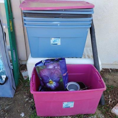 5002: 5 Plastic Storage Containers, 4 Lids and a Igloo Ice Chest
Ice chest measures approx 17"x40"x20"