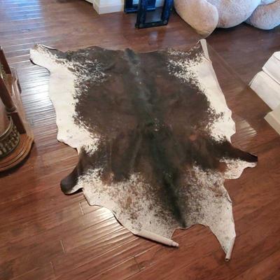 7311: Cow Hide
Measures approx 81"x72"