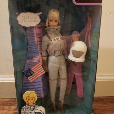 9510: Vintage 1965 "My Favorite Career" Rocket Scientist Barbie
Vintage 1965 "My Favorite Career" Rocket Scientist...