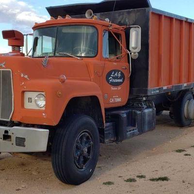 1977 Mack Truck with 20' Bed with Divider Door
DEALER OR OUT OF STATE BUYER
1977 Mack Truck Ca Lic. 3Z73681 VIN: R686SST16039 with 20'...