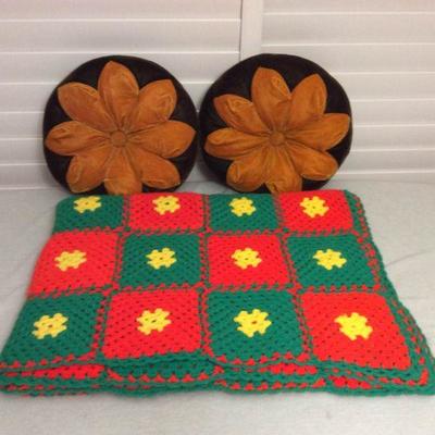 MVP071 Vintage Throw Pillows & Crocheted Blanket