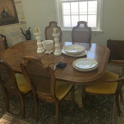 Dining table, i leaf and 6 chairs