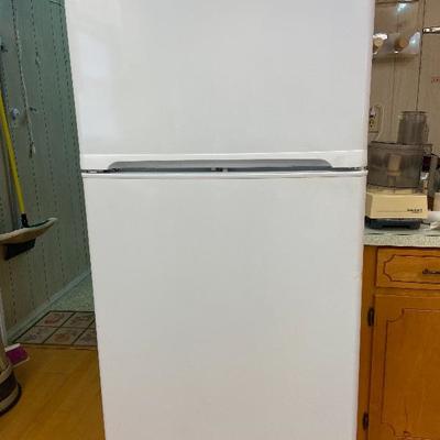 LG LTC22350SW Refrigerator Capacity: 16.1 Cu. Ft.
Freezer Capacity: 6 Cu. Ft.
Total Capacity: 22.1 Cu. Ft.
Width: 32 7/8 Inch