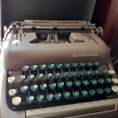 Vintage Smith Corona Portable typewriter with case