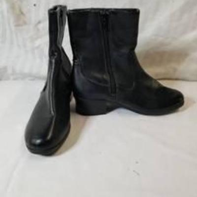 Croft& Barrow Black Leather Boots with Zipper Size 6 Medium