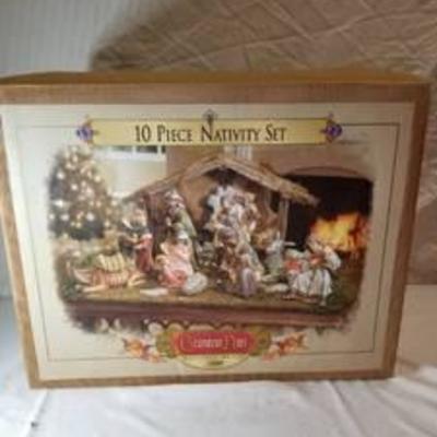 Grandeur Noel 10 Piece Nativity Set Collectors Edition