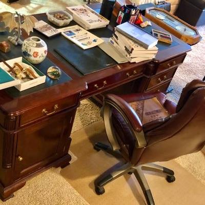 Office Chair
Comfortable
Leather
Rolling