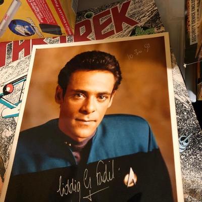 Star Trek
Autograph 
Signature
