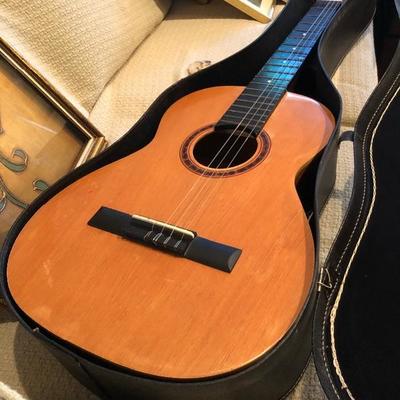 Guitar
Musical Instrument
Lesson
Learn
Music
Singer
Songwriter