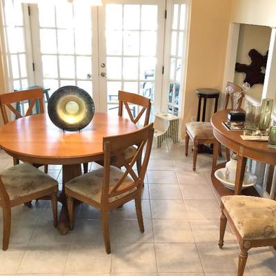 Round Dining Table and Chairs
Dinette
Furniture