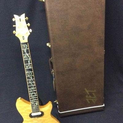GGG015 JET Earlewood Miss August 2005 Guitar & Hard Case