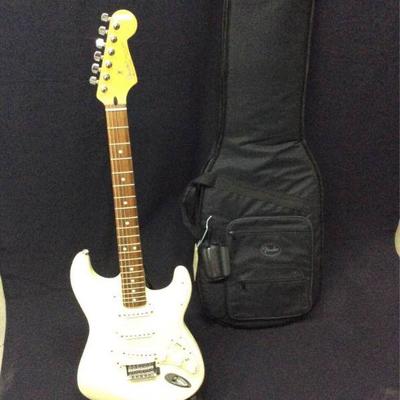 GGG033 Fender Roland Ready Stratocaster  Guitar & Gig Bag