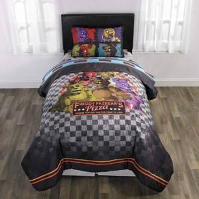 Five Night’s at Freddy’s 5 Piece Full size Bedding Set - Includes 4pc Full Sheet Set and 1 TFull Comforter
