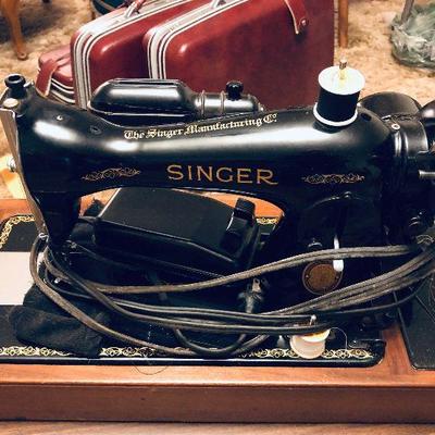 Vintage Singer Sewing Machine.