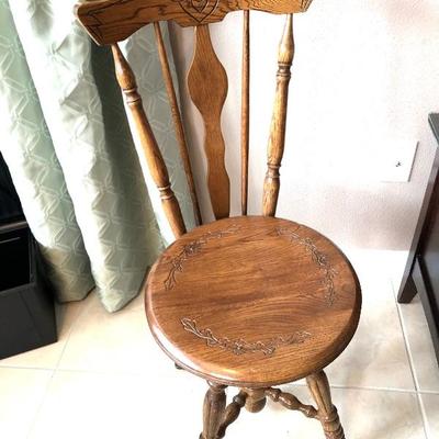 Victorian-style Piano Stool/Chair w/ball feet - $225 
