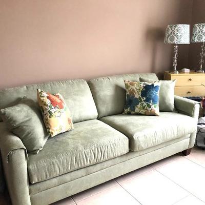 Flexsteel Cozy Comfort Queen Sage Microfiber 
	Sleep sofa w/Innerspring Mattress - $225
