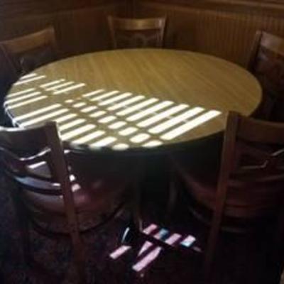 48in Round Table With 5 Chairs