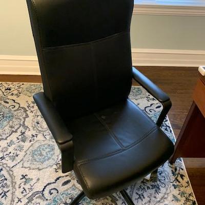 BLACK LEATHER ROLLY OFFICE CHAIR $60