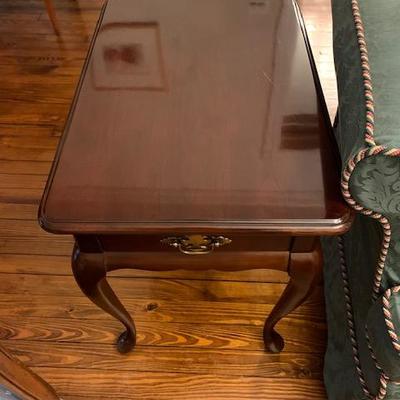 SUPERIOR FURNITURE CO. QUEEN ANNE STYLE SIDE TABLES/NIGHT STANDS $130 PAIR