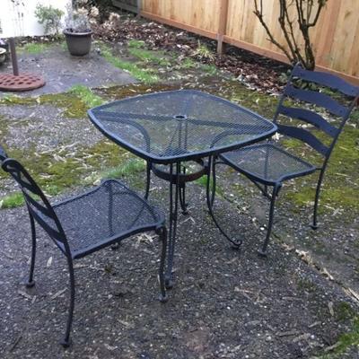 Iron/Metal Bistro Table and Chairs