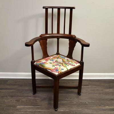 Antique corner chair with comb back