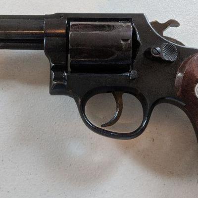 Taurus 38 spec long barrel revolver 
