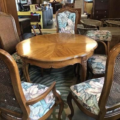 Vtg Thomsonville Walnut Table & Chairs - Set